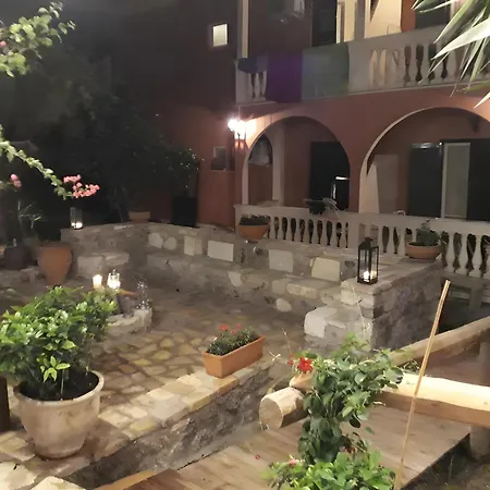 Family 2br - 7